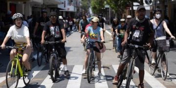 Guatemaltecos que fueron dados en adopción viajaron en vicicleta a Guatemala para buscar respuestas.