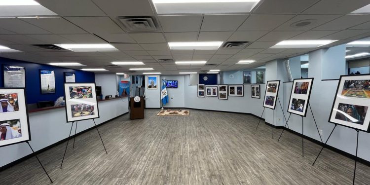 Consulado de Guatemala en Nueva York inaugura exposición fotográfica sobre la Semana Santa en Guatemala.