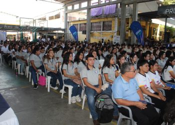 Más de 500 jóvenes participan en gira Becas por Nuestro Futuro en Chiquimula