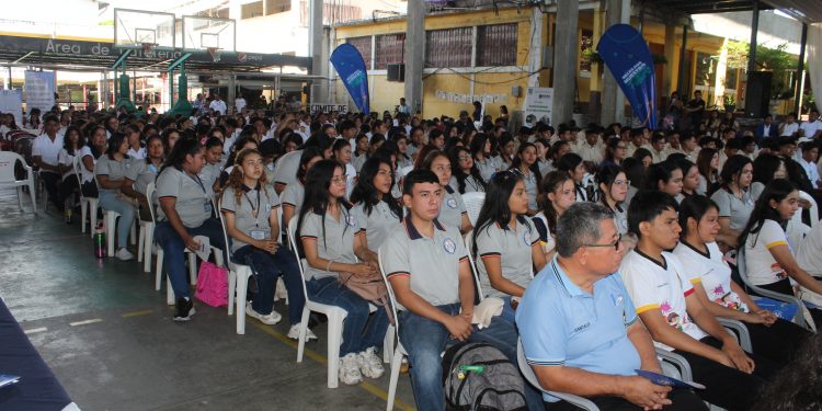 Más de 500 jóvenes participan en gira Becas por Nuestro Futuro en Chiquimula