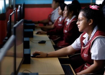 Mineduc prevé equipar de computadoras a más centros educativos este 2025. (Foto: archivo SCSPR)
