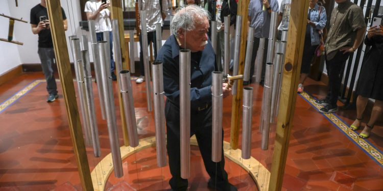 El reconocido músico Joaquín Orellana presenta la exhibición Camino a la Multifonía, que permanecerá dos meses en el Centro Histórico capitalino.