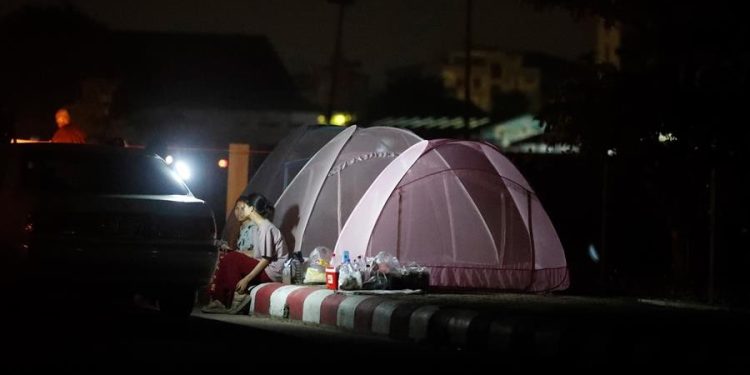 Labores de asistencia se dificultan en Birmania a raíz del terremoto. / Foto: EFE.