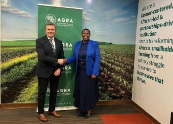 El director de IICA, Manuel Otero, junto a la presidenta de la Alianza para una Revolución Verde en África (AGRA), con quien suscribió un acuerdo de cooperación en materia agrícola.