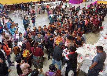 Decenas de familias de diferentes comunidades de Sololá recibieron apoyo de parte del Mides.