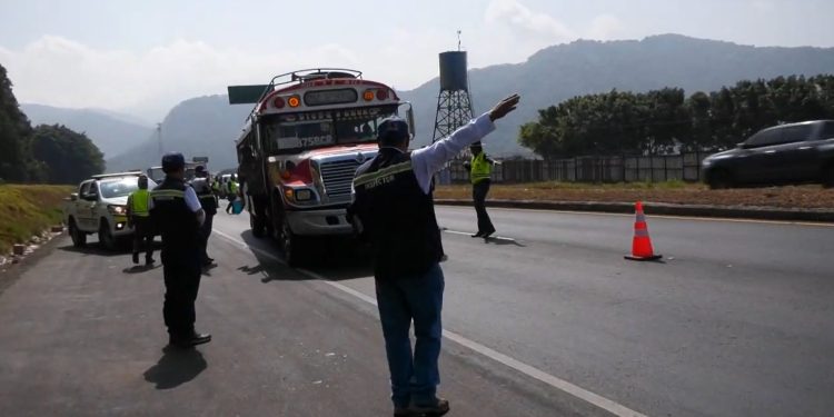 Los operativos de prevención de accidentes están instalados en diferentes carreteras del país.