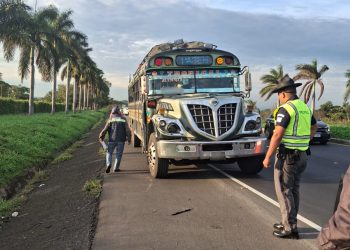 Operativo de la DGT en ruta al Pacífico garantiza seguridad de pasajeros. / Foto: DGT.