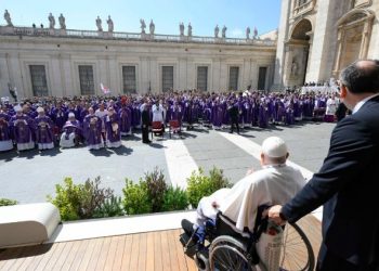 La imagen fue captada el pasado 8 de abril en la Casa Santa Marta, residencia del papa Francisco.