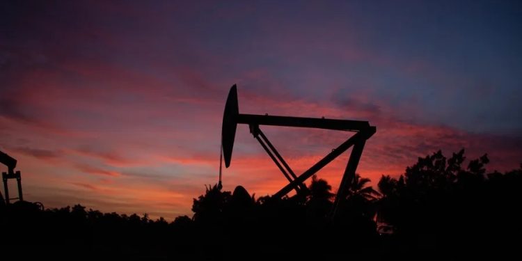 El petróleo WTI de Texas cayó este martes por debajo de los 60 dólares, por primera vez en cuatro años.