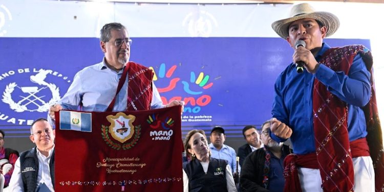 Presidente Bernardo Arévalo durante la actividad en Santiago Chimaltenango, Huehuetenango. / Foto: Byron de la Cruz.