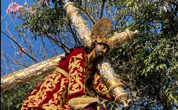 Se recomienda prudencia al transitar hacia Antigua Guatemala, por procesión de este domingo 6 de abril. / Foto: Eventos Católicos.