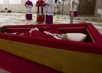 Cortejo fúnebre del Papa por el centro de Roma preocupa a las autoridades italianas