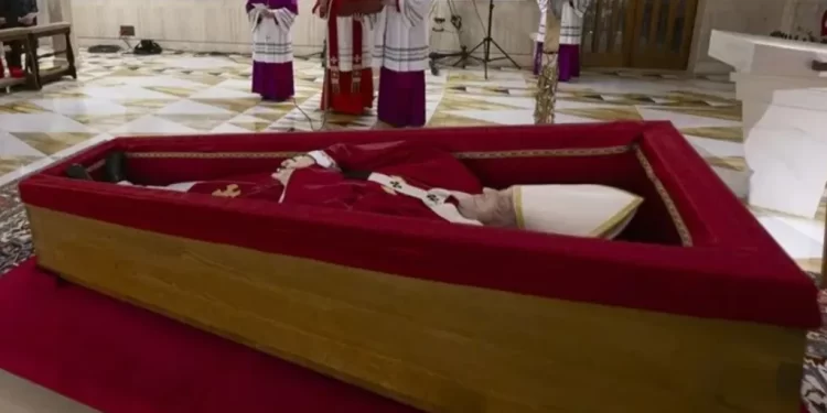 Cortejo fúnebre del Papa por el centro de Roma preocupa a las autoridades italianas