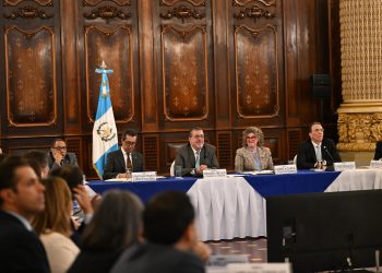Gobierno de Arévalo se reunió con líderes de cámaras empresariales para establecer cooperación frente a los aranceles anunciados por Trump. / Foto: Gobierno de Guatemala.