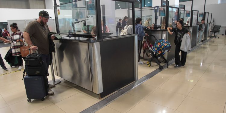 La medida será permanente y está dirigida exclusivamente a personas que ya se encuentren en el aeropuerto. / Foto: IGM
