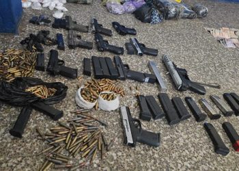 Incautan armas de fuego durante la requisa en Pavón. / Foto: PNC.
