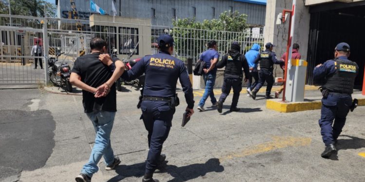 Intentaban cometer un nuevo robo en zona 21. / Foto: PNC