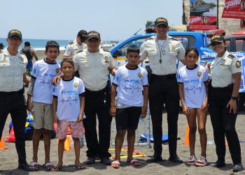 PNC lleva alegría a los niños en el descanso de Semana Santa, con juguetes y consejos de prevención. / Foto: PNC.