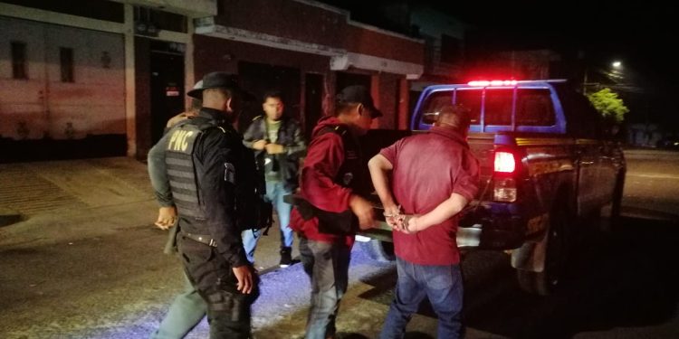 Capturan a cuatro presuntos miembros de "Los Quichelenses". / Foto: PNC.