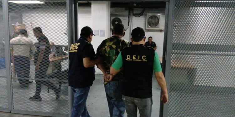 Las investigaciones revelan que Dueñas Gómez, junto con otros miembros de la banda "Piratas de la Muerte", habrían participado en múltiples hechos delictivos. / Foto: PNC