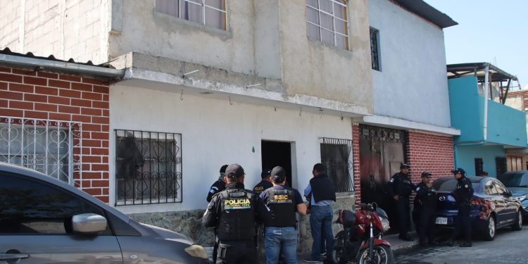 En la misma diligencia, también se incautó una tolva tipo caracol y municiones de distintos calibres. / Foto: PNC