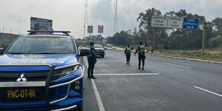 Operación retorno seguro: La estrategia de seguridad no solo involucra a la PNC, sino también a otras instituciones que integran el Sistema Conred y Provial. / Foto: PNC