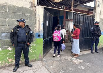 PNC refuerza la seguridad en escuelas del país con patrullajes y charlas preventivas