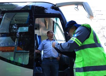 Transportistas podrán renovar vía internet su licencia de operación ante la DGT. / Foto: DGT.