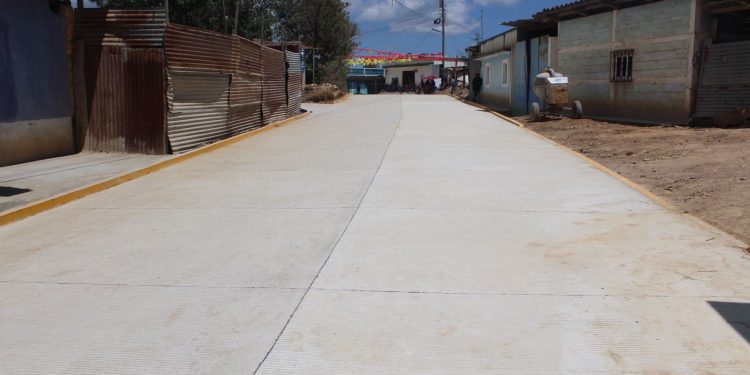 Entregan mejoramiento de camino rural en caserío Chonimatux y aldea Tierra Colorada, Momostenango