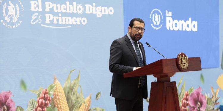 El Viceministro Cabrera explicó que se mantiene el diálogo con el Magisterio.