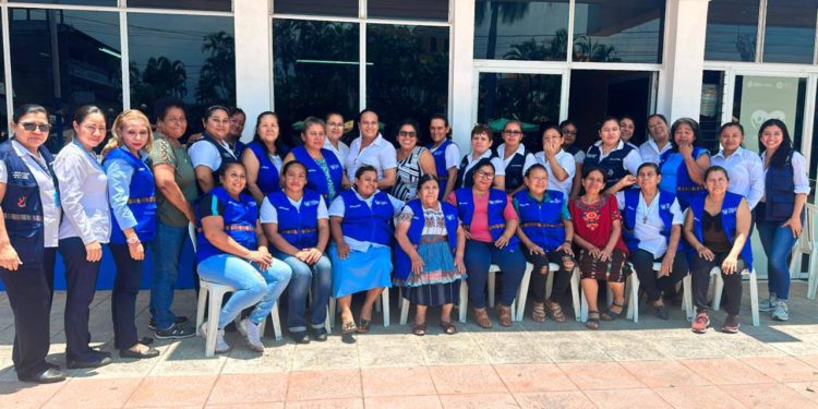 Escuintla: Socializan Decreto 4-2025 que beneficia a comadronas en el país