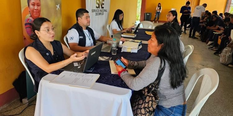 Feria Nacional de Empleo brinda más de 400 oportunidades laborales a jalapanecos