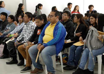Personas de todas las edades, condiciones y experiencias asisten a la Feria de Empleo en Ciudad de Guatemala. /Foto: Alex Jacinto.