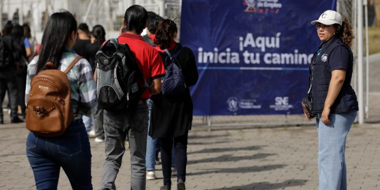 Feria Nacional del Empleo recibe a cientos de personas en Ciudad de Guatemala