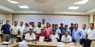 Firman convenio para la comercialización responsable de resina de copal en Petén