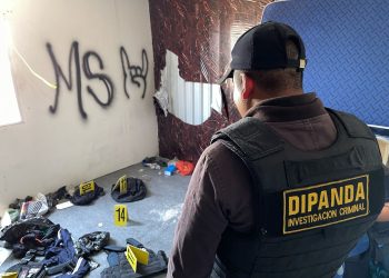 PNC allana guarida de mareros en zona 8 de Mixco. / Foto: PNC.