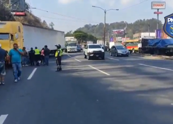 Dos incidentes viales en ruta al Pacífico. / Foto: PMT Villa Nueva.