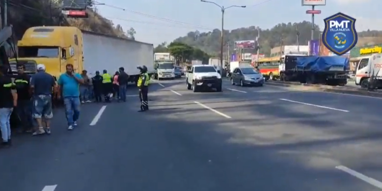 Dos incidentes viales en ruta al Pacífico. / Foto: PMT Villa Nueva.