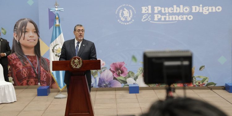 Presidente anuncia que no responderá con aranceles a EE.UU. e inicia medidas para lograr un acuerdo comercial justo