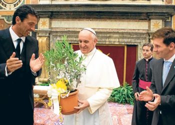 De capitán a pastor: Messi honra la memoria del Papa argentino con emotivo mensaje