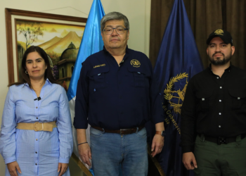 De izquierda a derecha: viceministra Claudia Palencia, ministro Francisco Jiménez y el nuevo director del Sistema Penitenciario, Luis Juárez. / Foto: Mingob.