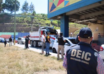 PNC lleva a cabo operativos contra taxistas pirata. / Foto: PNC.