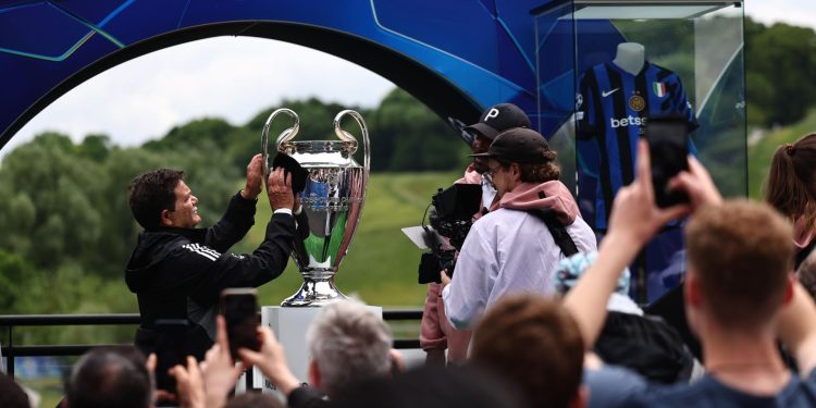 Final Champions League: De la mano de Iniesta, la Orejona llega a Múnich
