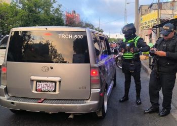 El uso de taxis no autorizados expone a los ciudadanos a múltiples riesgos. / Foto: DT-PNC