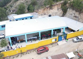 Entregan mejoramiento del instituto básico en Santa María Chiquimula, Totonicapán