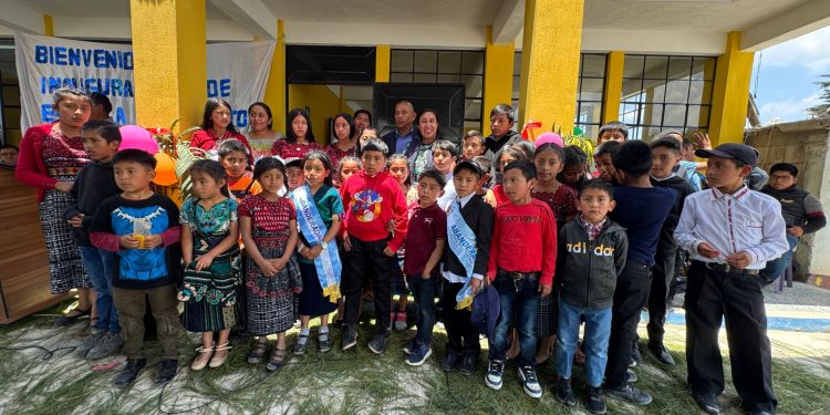 Entregan nuevas aulas en la escuela preprimaria Centro Aldea Saquicol, San Francisco El Alto