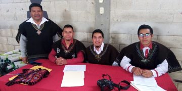 La comunidad lingüística "chuj" comparte inscripciones para un diplomado. (Foto: ALMG)