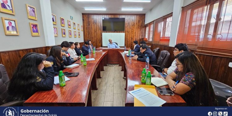 Autoridades supervisan avances de proyectos en San Andrés Semetabaj, Sololá