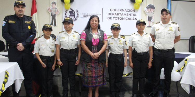 Totonicapán promueve la cultura de paz y la participación ciudadana con elección de niña jefa de estación de la PNC