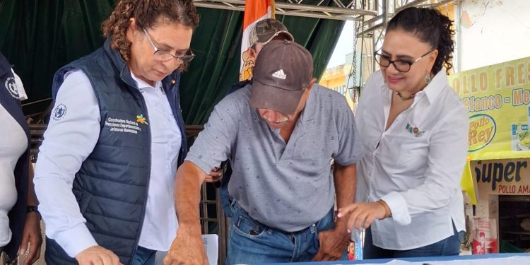 Adultos mayores de Moyuta reciben Aporte Económico del Adulto Mayor